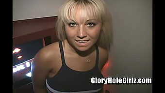 La Blonde Bombasse Jasmine Suce Une Bite Et Se Fait Baiser Dans Une Orgie Au Gloryhole